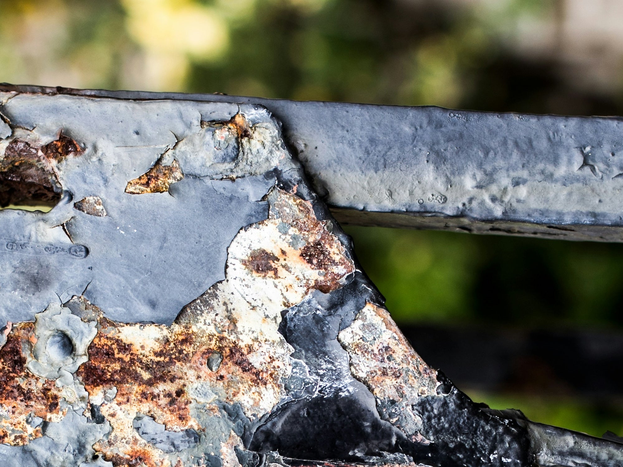 How to Strip Metal Outdoor Furniture: Easy Steps for a Fresh Look