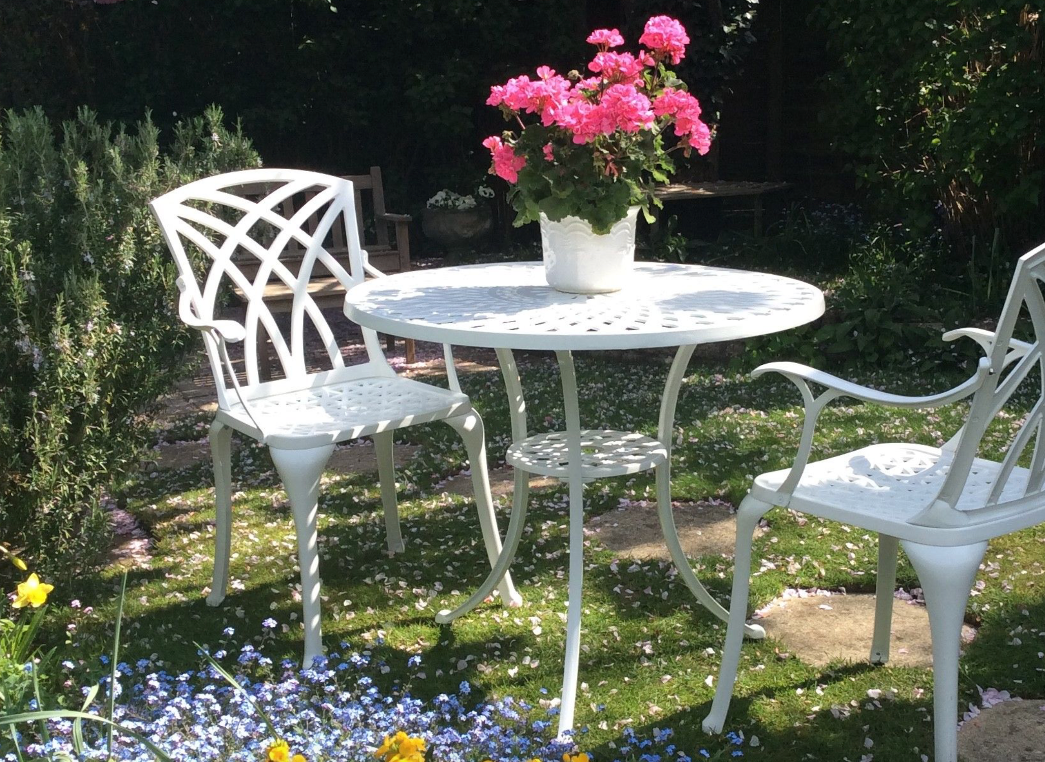 How Do You Clean Metal Outdoor Furniture: Easy Steps for Sparkling Results