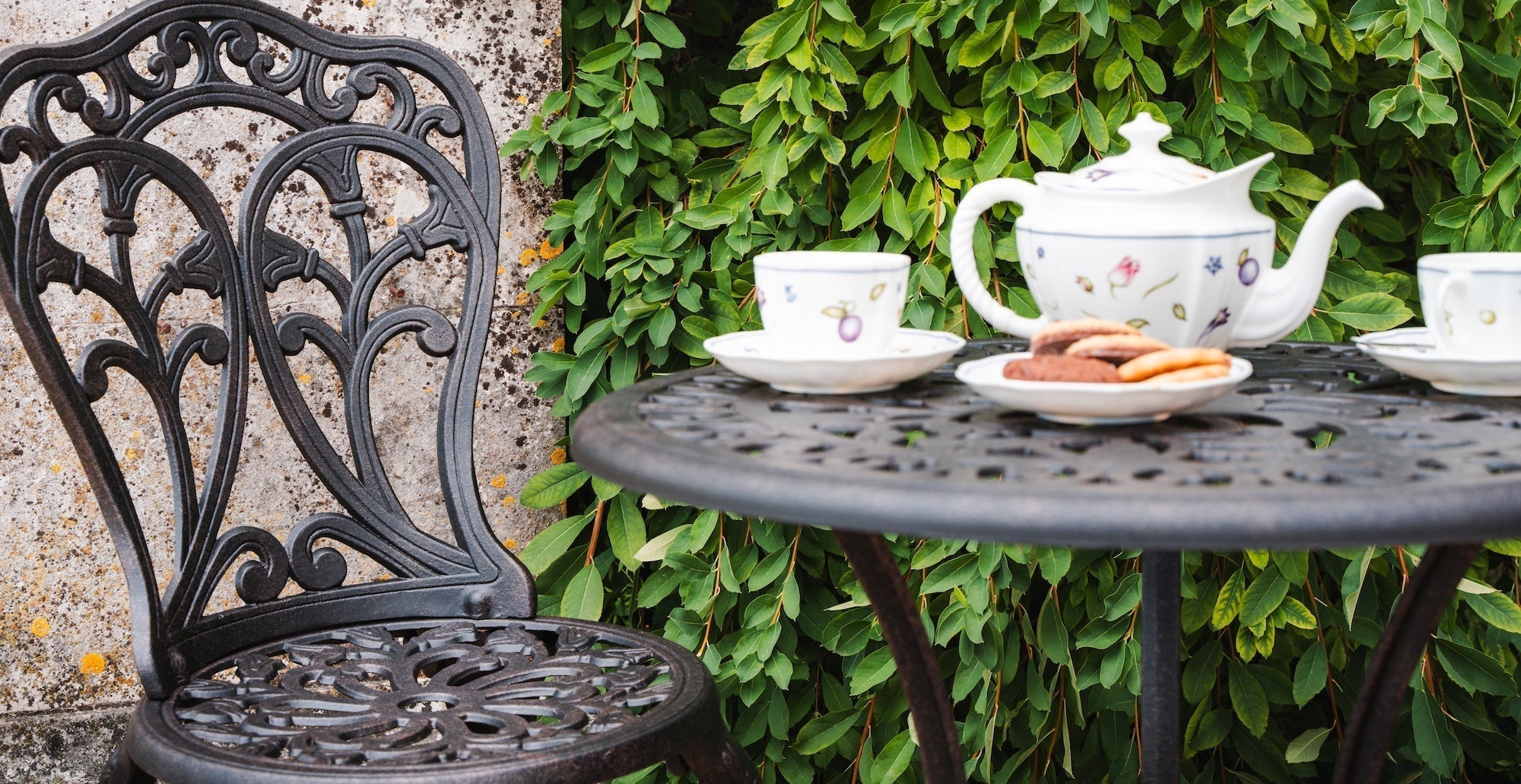 Are patio bistro sets good for outdoor dining?