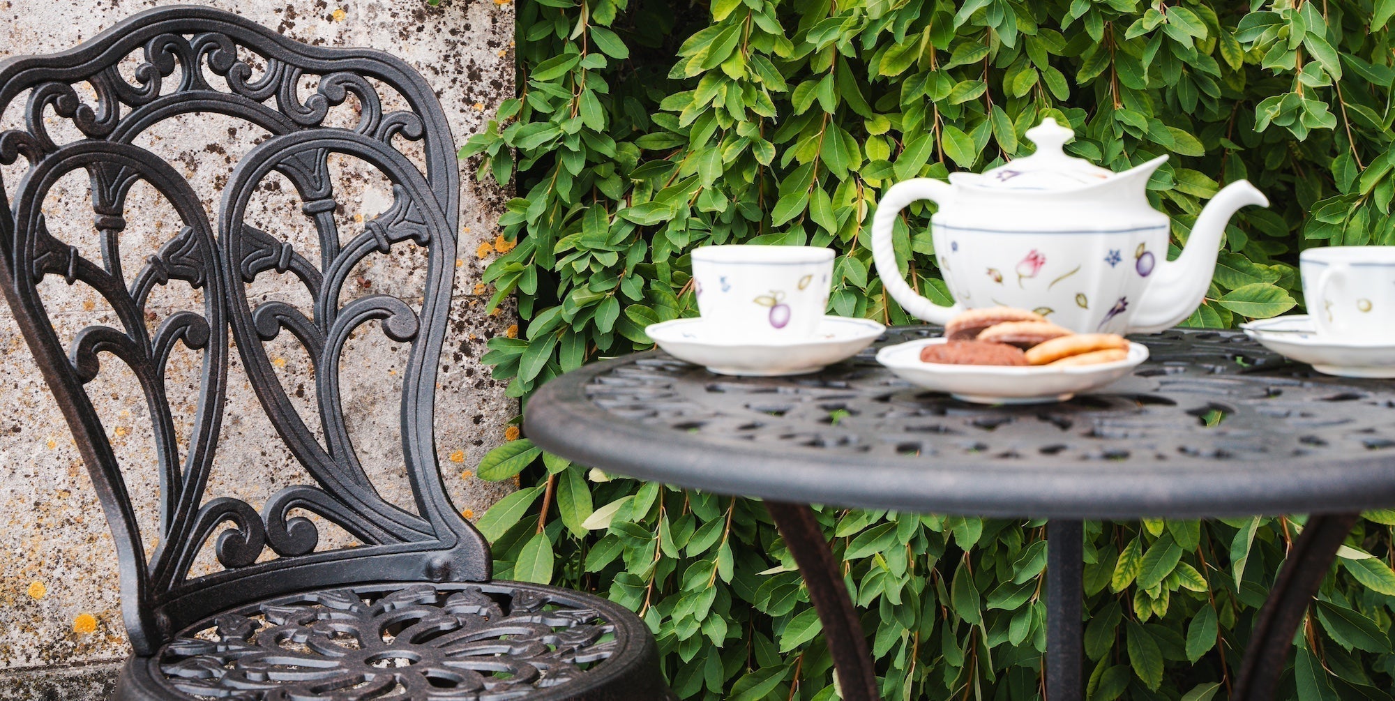 How to choose the best small garden tables for small spaces