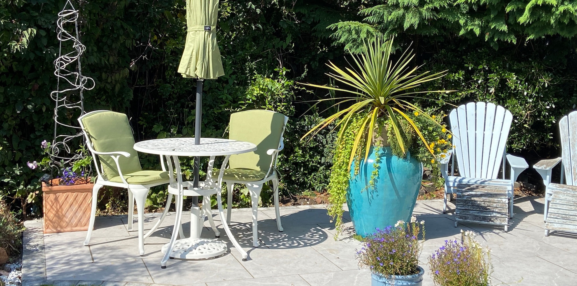Different Outside Can I mix and match different styles of outdoor furniture? – Lazy Susan