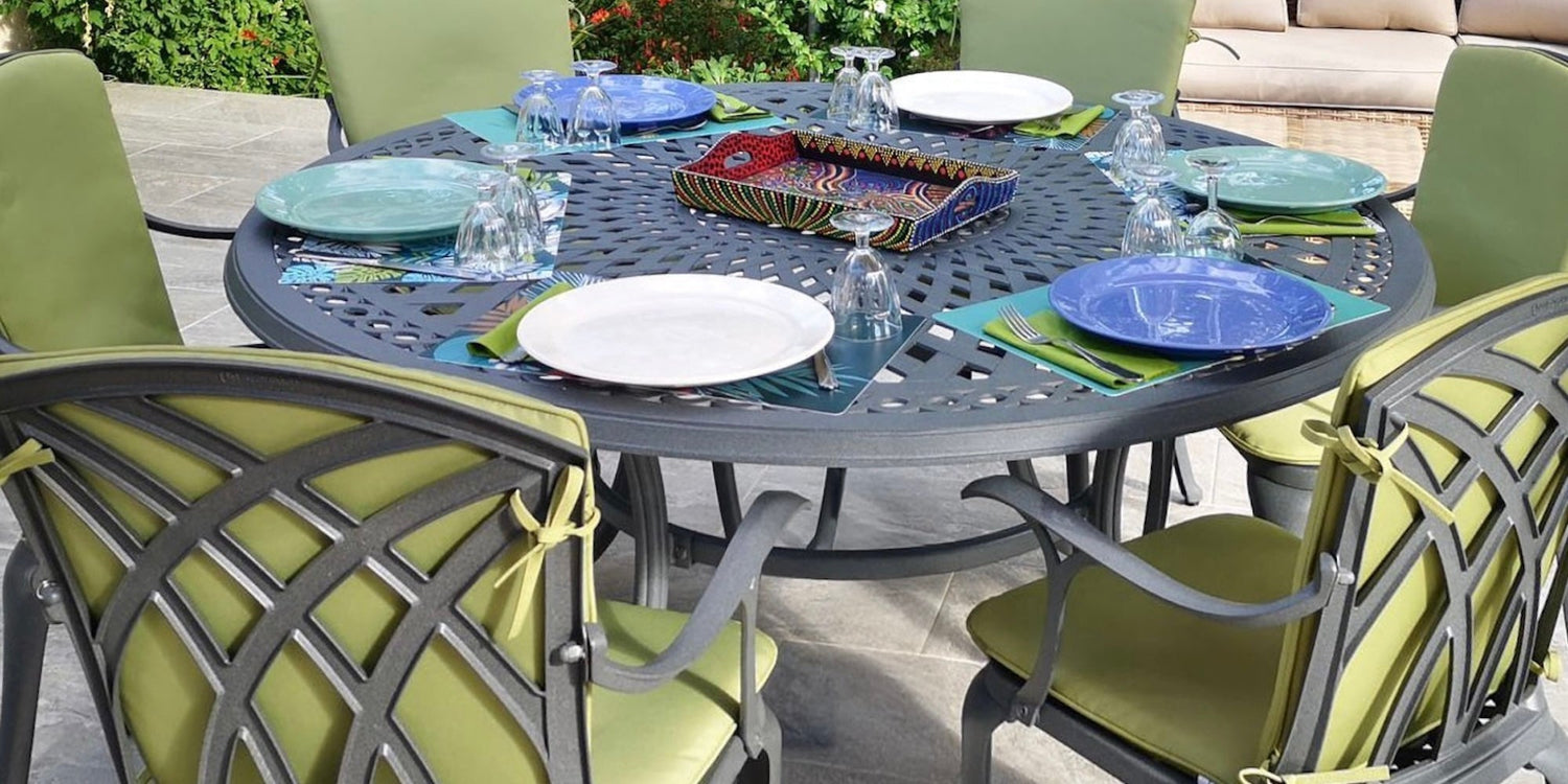 Are there garden furniture sets with removable or washable covers?