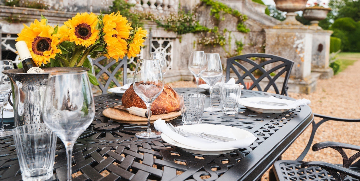 How to choose the best garden dining set for entertaining friends and family