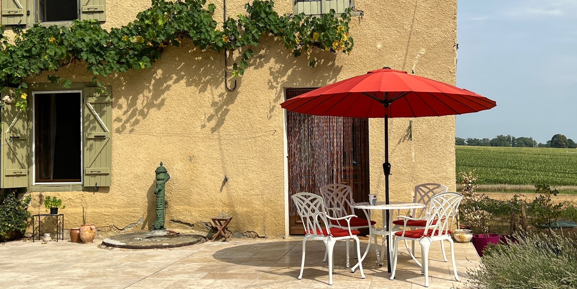 How to protect white garden furniture from dirt and stains