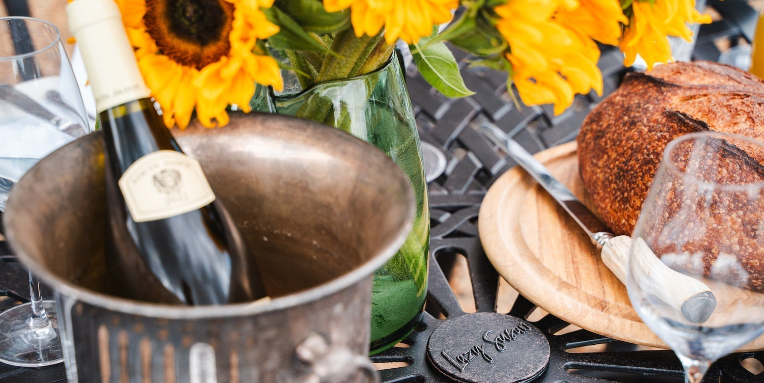 Outdoor table decoration ideas for garden lovers: Style with plants, herbs & flowers
