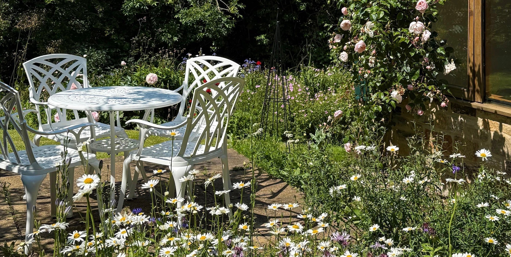 Which garden furniture is UV-resistant and fade-proof?