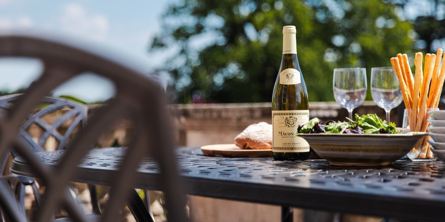 Which garden furniture materials are best for hot weather in the UK?