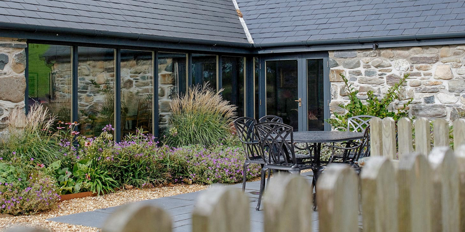 Wholesale-&-Trade-Garden-Furniture-In-The-UK-Whos-Worth-Buying-From