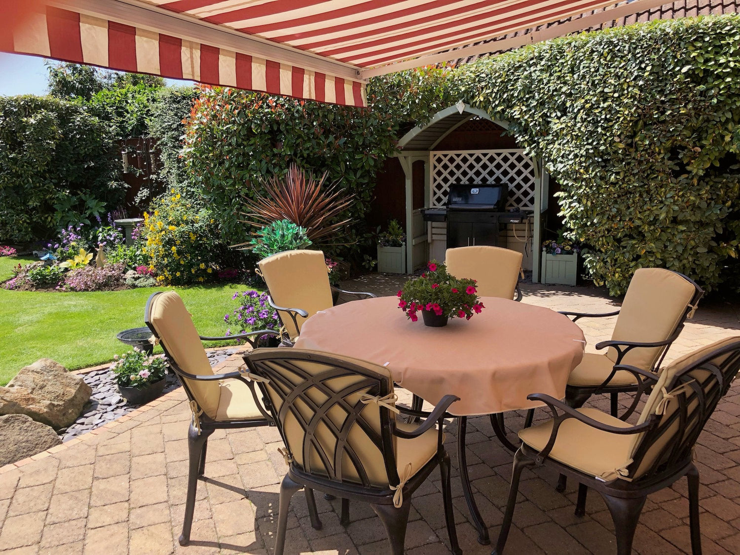 Can you make a tablecloth for a garden table without sewing?