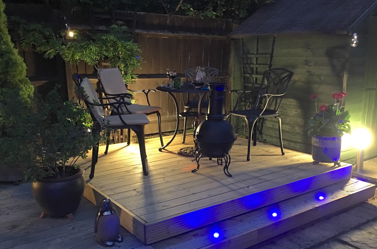 Our top outdoor furniture lighting tips | Recessed uplighting with our Anna table