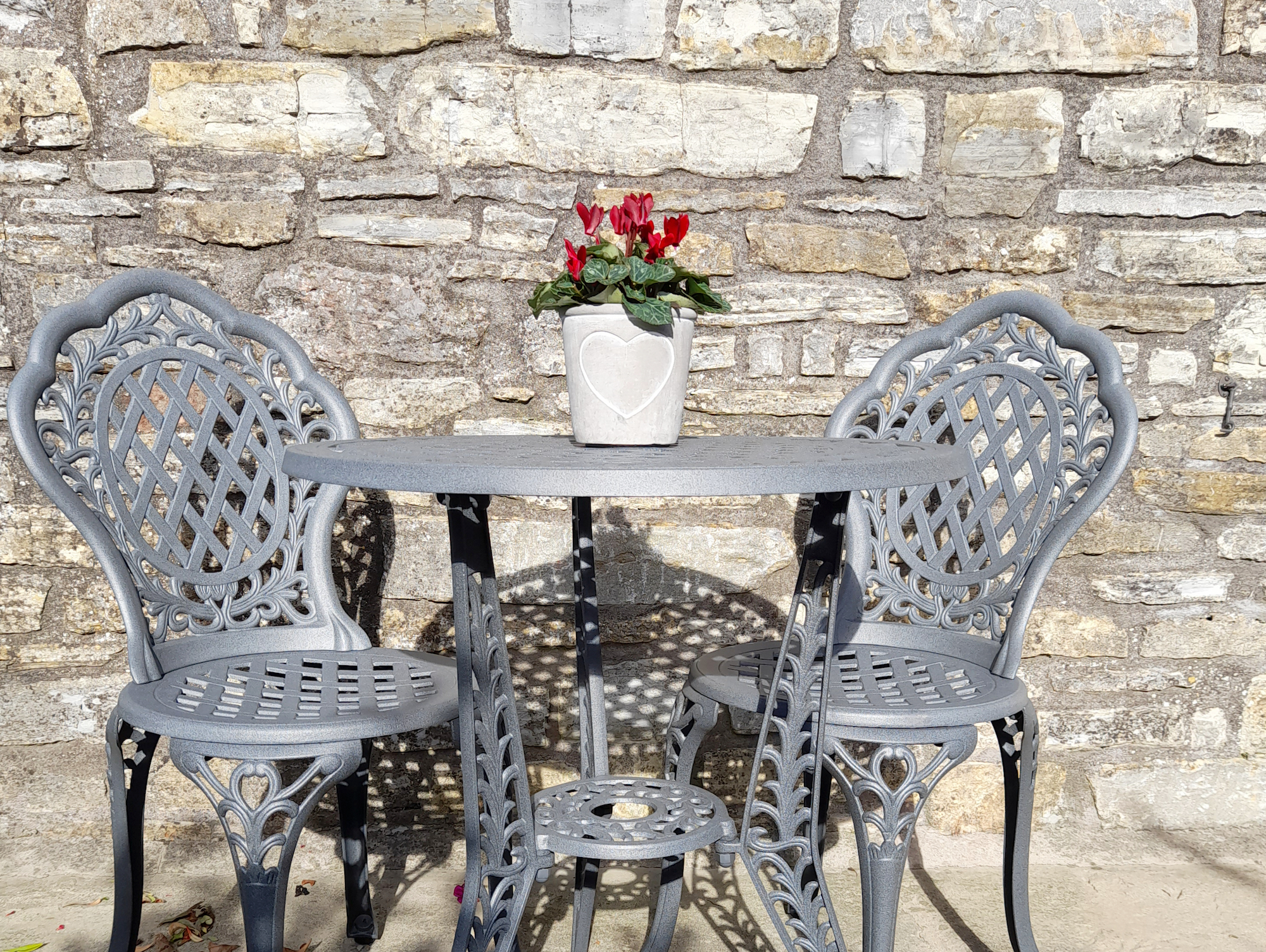Things to consider when choosing a metal bistro set