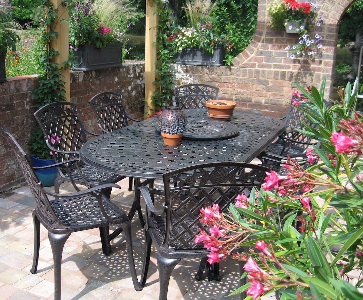 Lazy Susan's top 10 garden table centrepiece design tips and ideas 