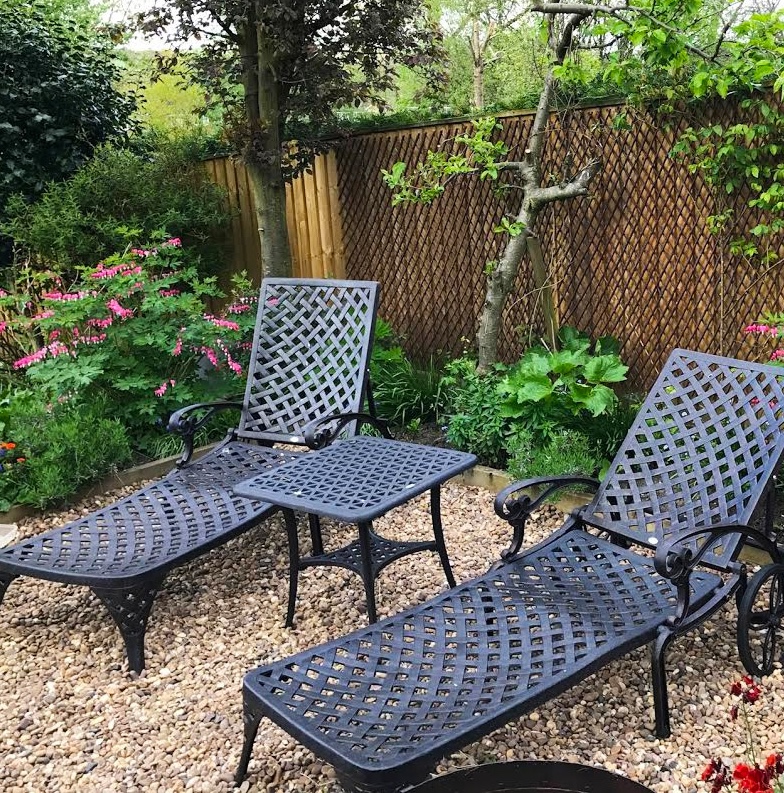 How to clean and maintain our cast aluminium sun loungers