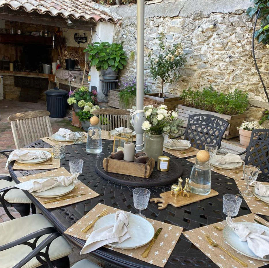 How to get your patio table ready for a garden party - Dress your table
