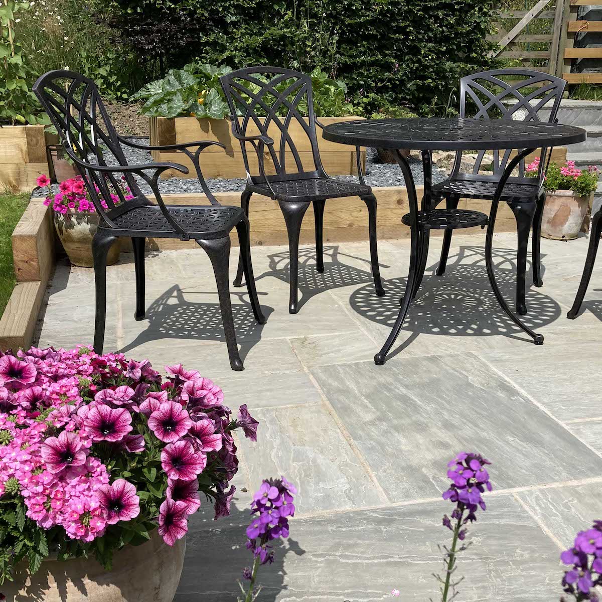 How do you decide which garden table set is best?