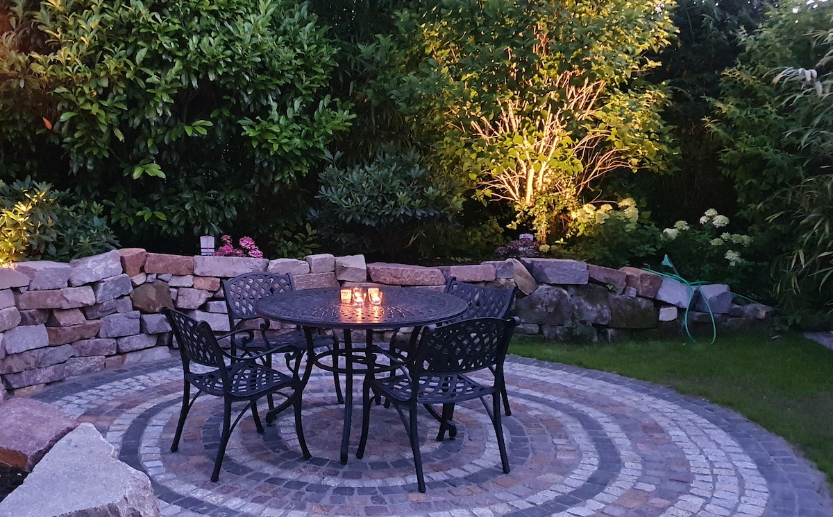 Our top outdoor furniture lighting tips | Candles on our Alice Table