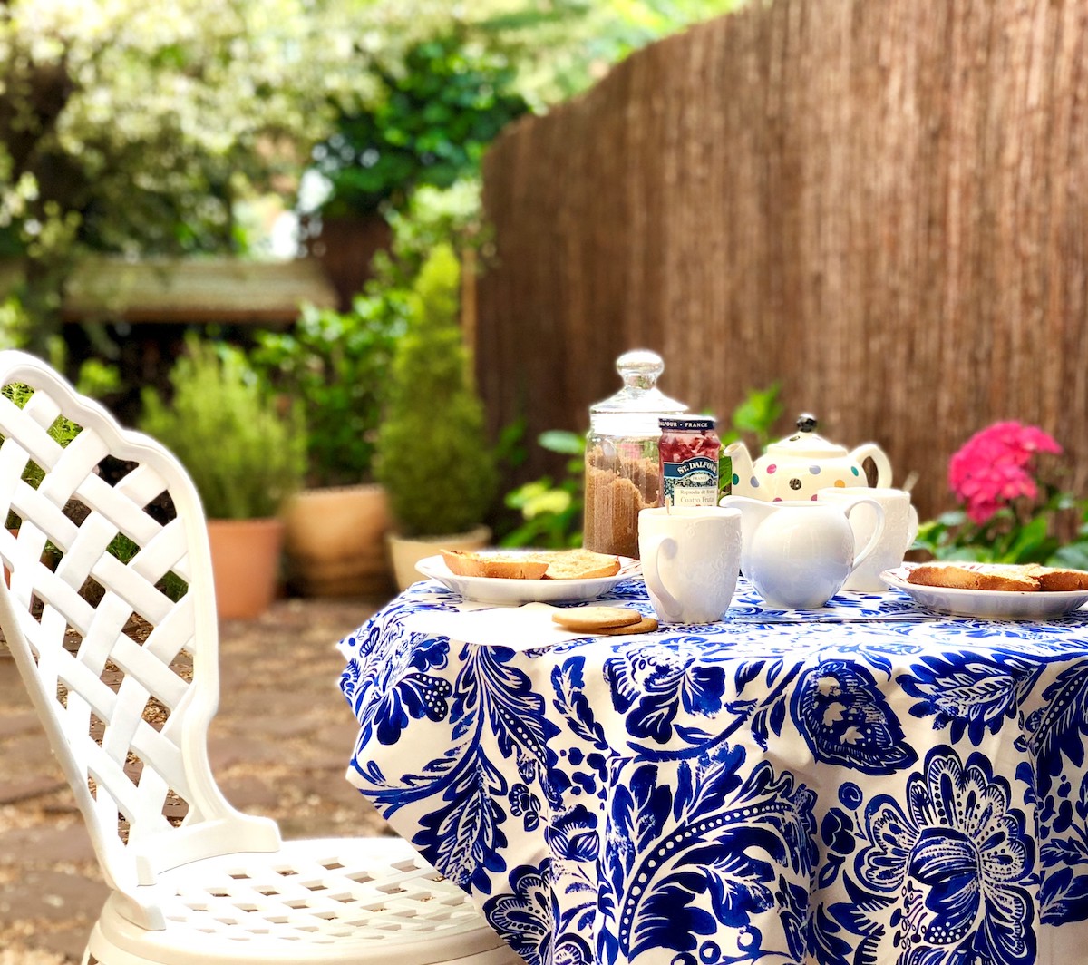 How to make a garden tablecloth without sewing