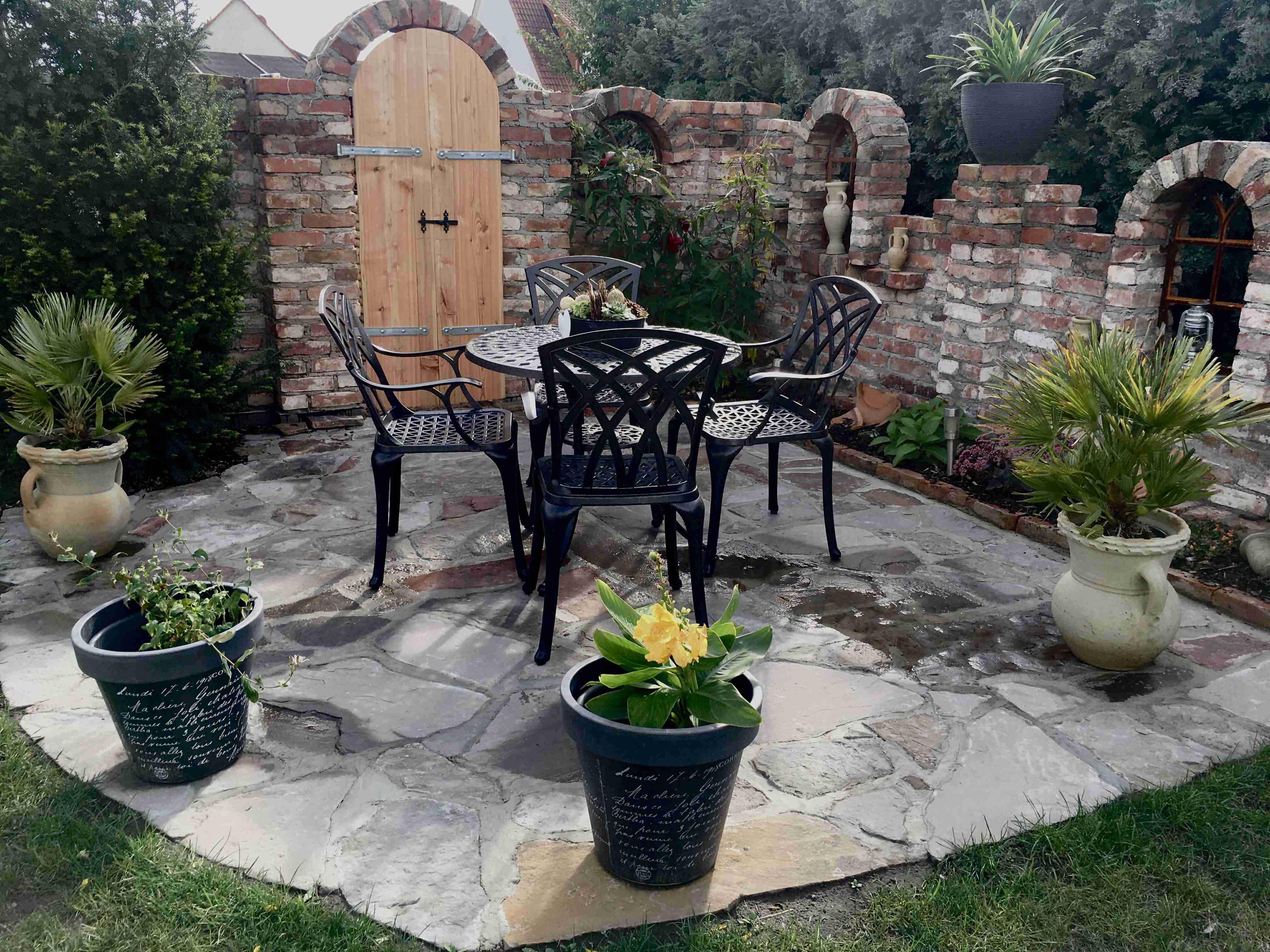 Country Garden Style with Lazy Susan Garden Furniture