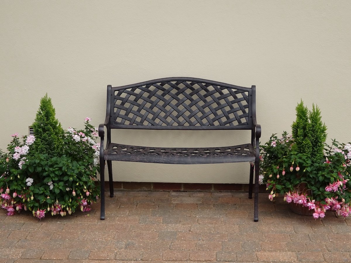 How do you buy the right-sized garden bench?