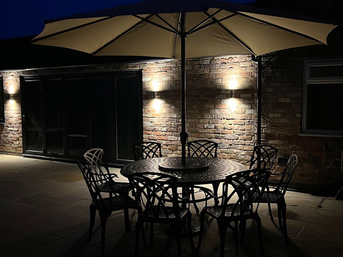 Our top outdoor furniture lighting tips | Combination of up and down lighting with our Olivia 8-seater set