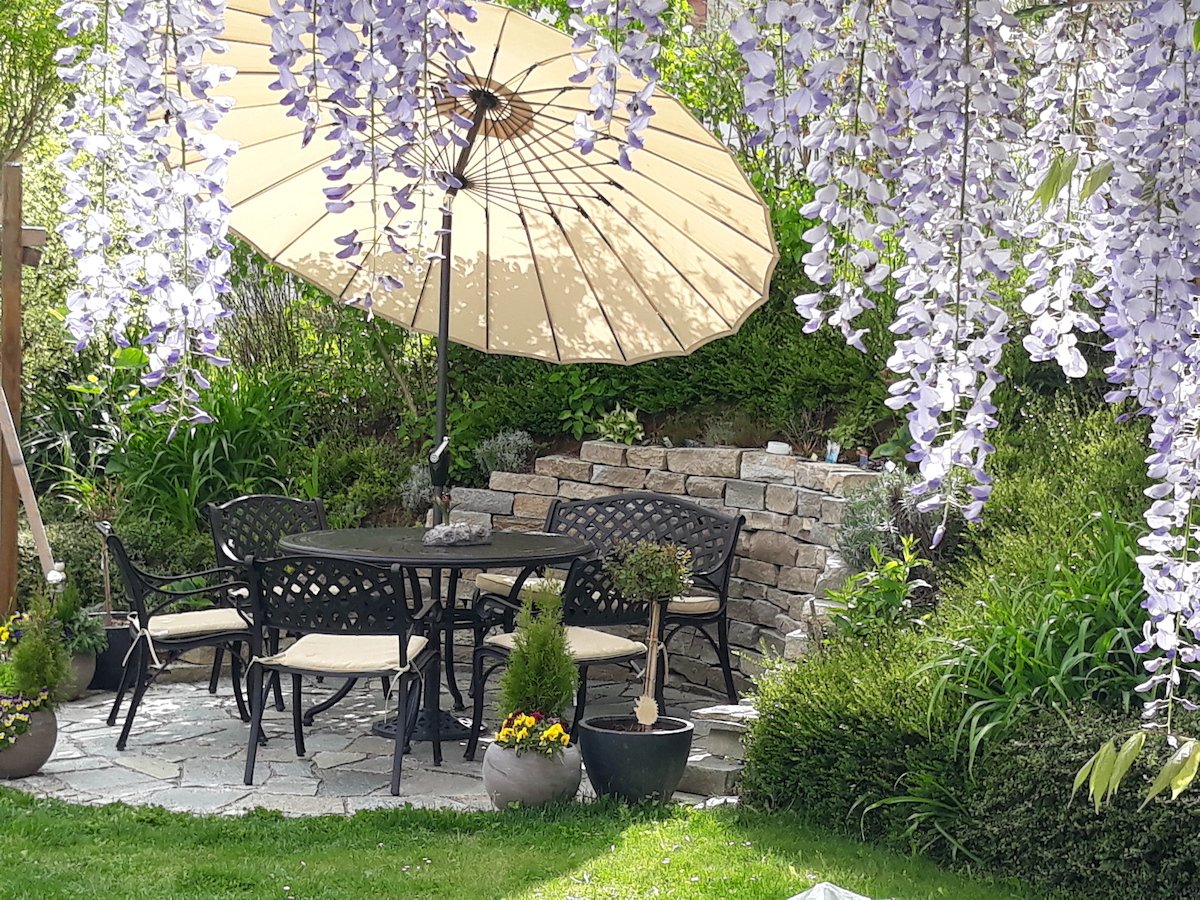 How do you decide what type of patio furniture is best?