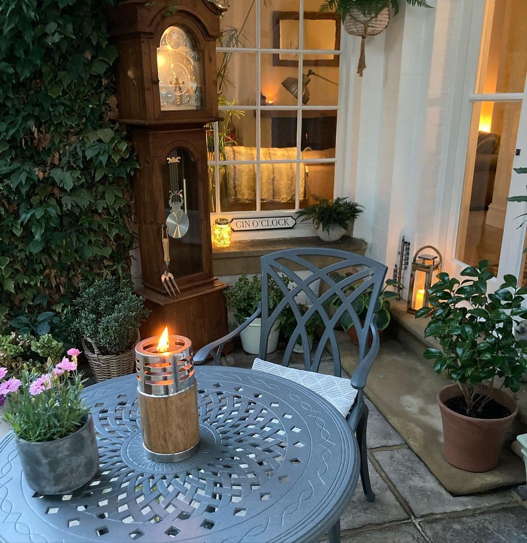 How to create the perfect garden table centrepiece