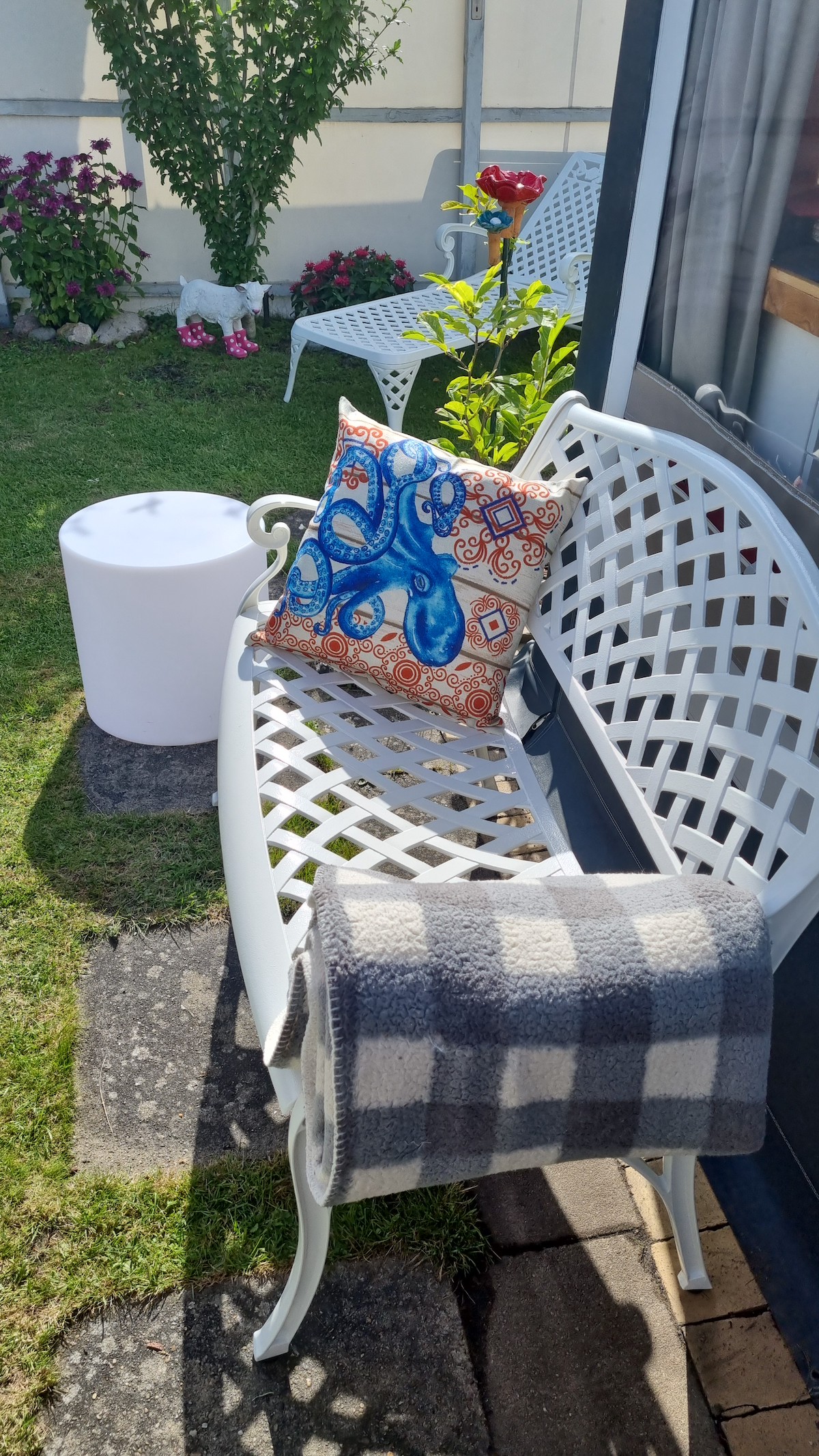 Jasmine White Garden Bench with Stella Sun Lounger