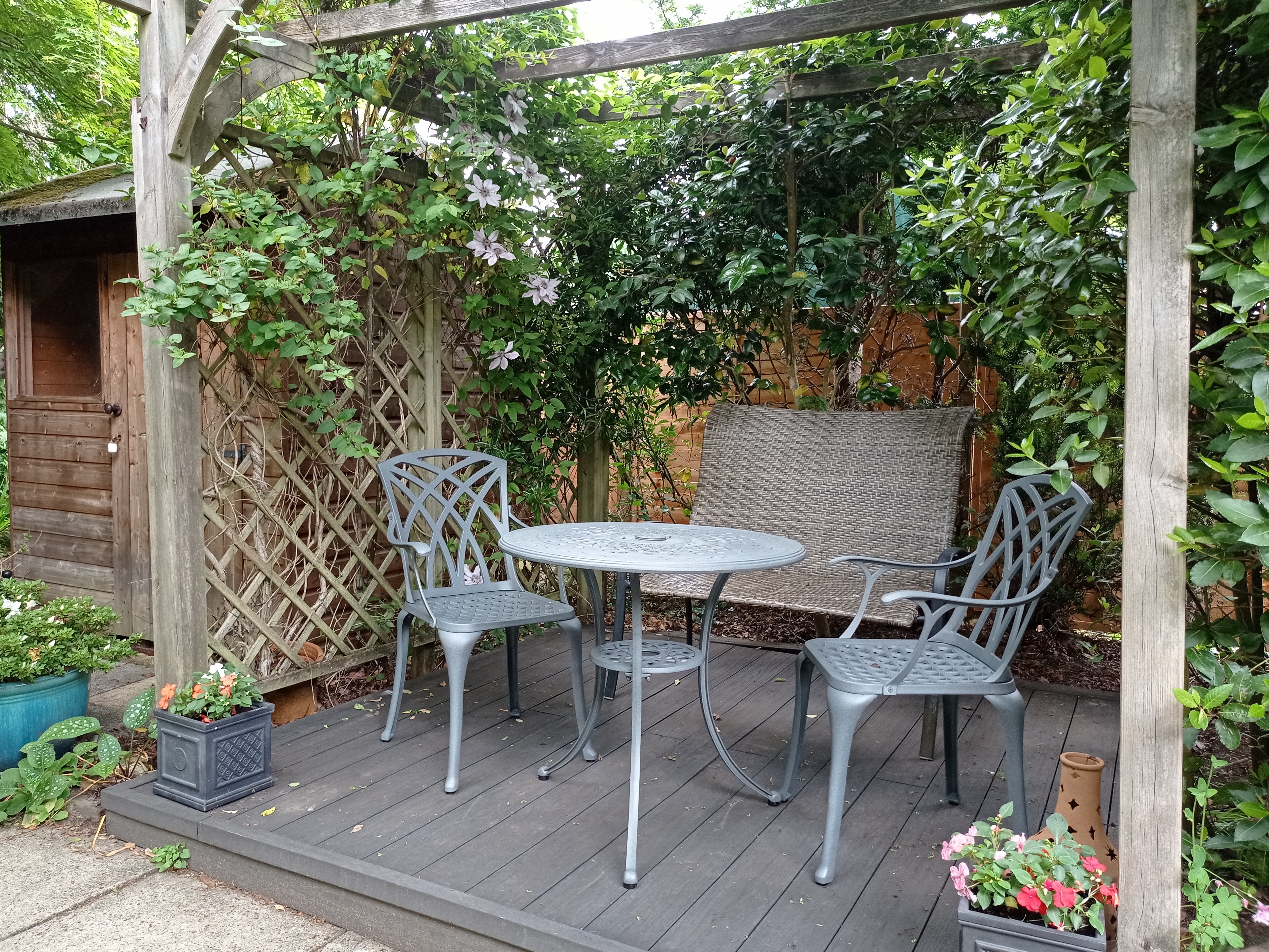 A Pergola over your Garden Furniture is Country Garden 101