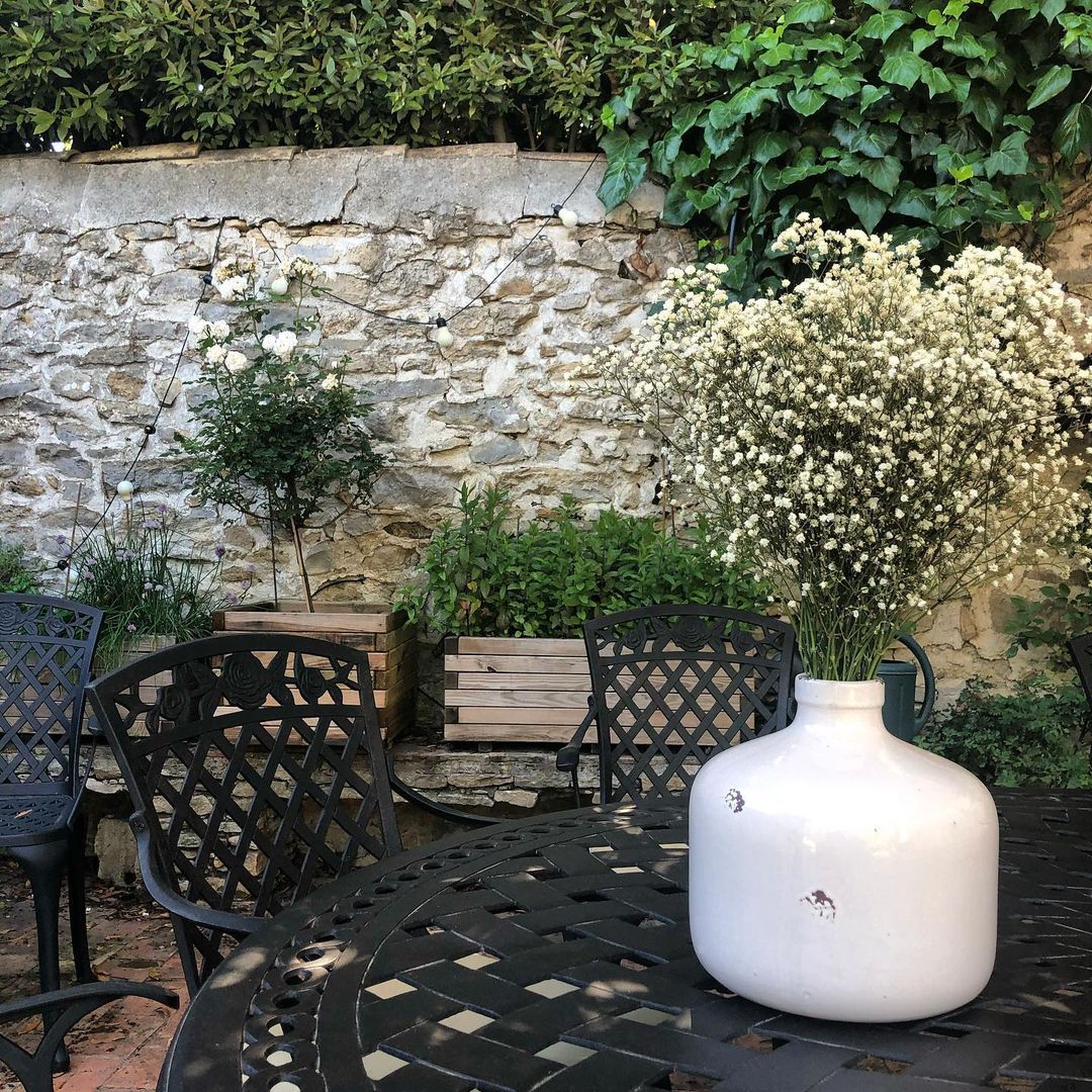 How to get your patio table ready for a garden party - Focus on your patio table centrepiece
