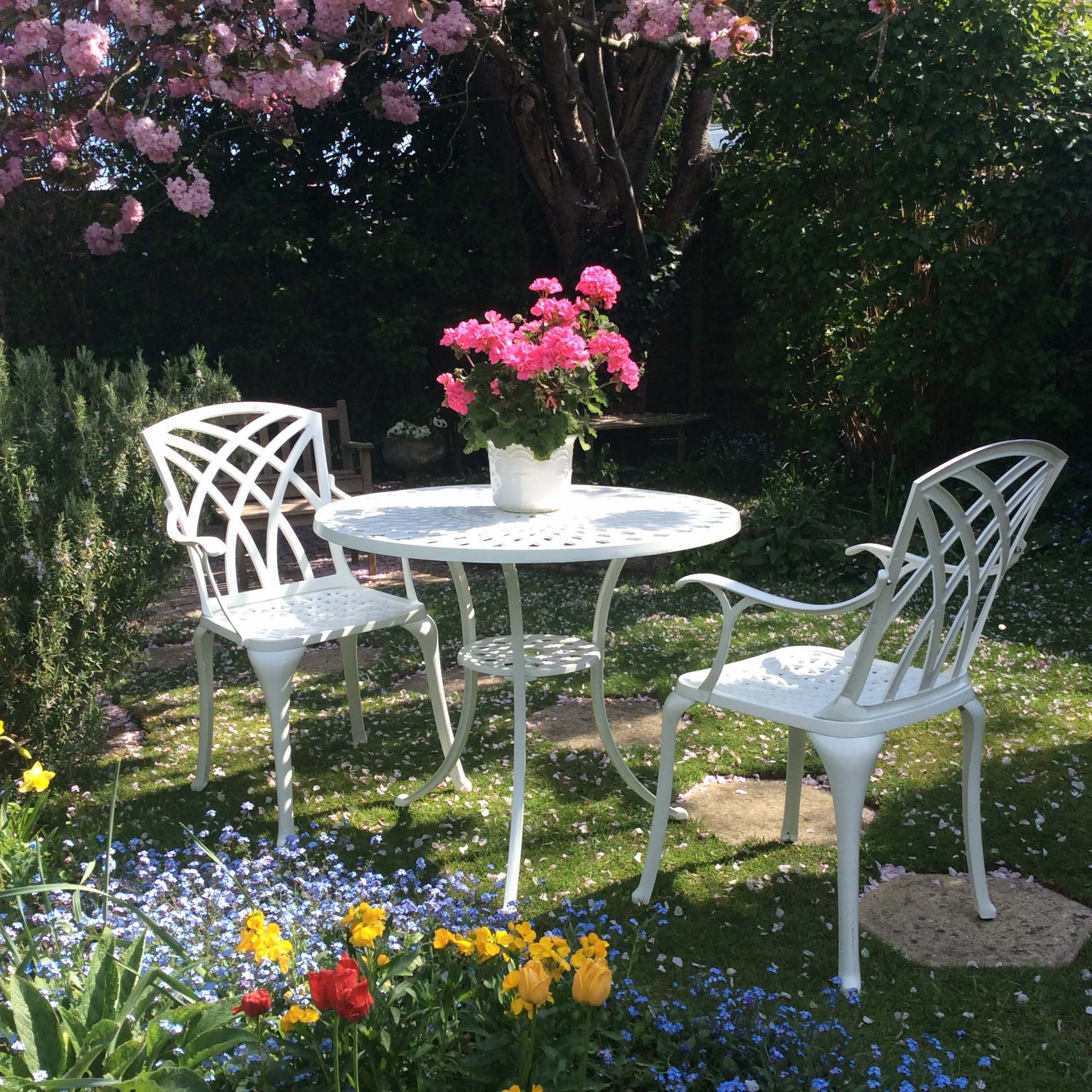 April Outdoor Chair with Mia Table