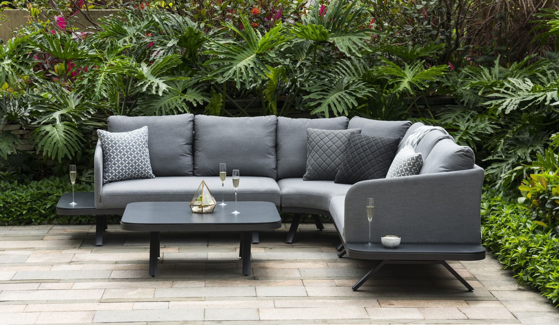 Garden furniture trends for summer 2022: Soft Curves