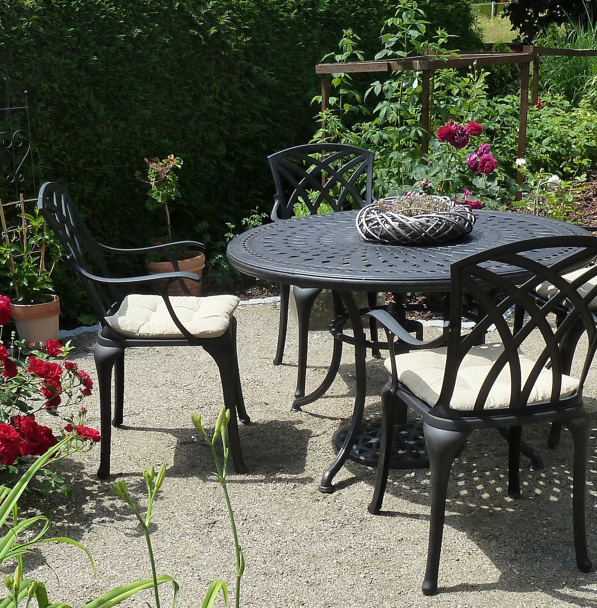 Garden Table Centrepiece | Bring out your artistic side 