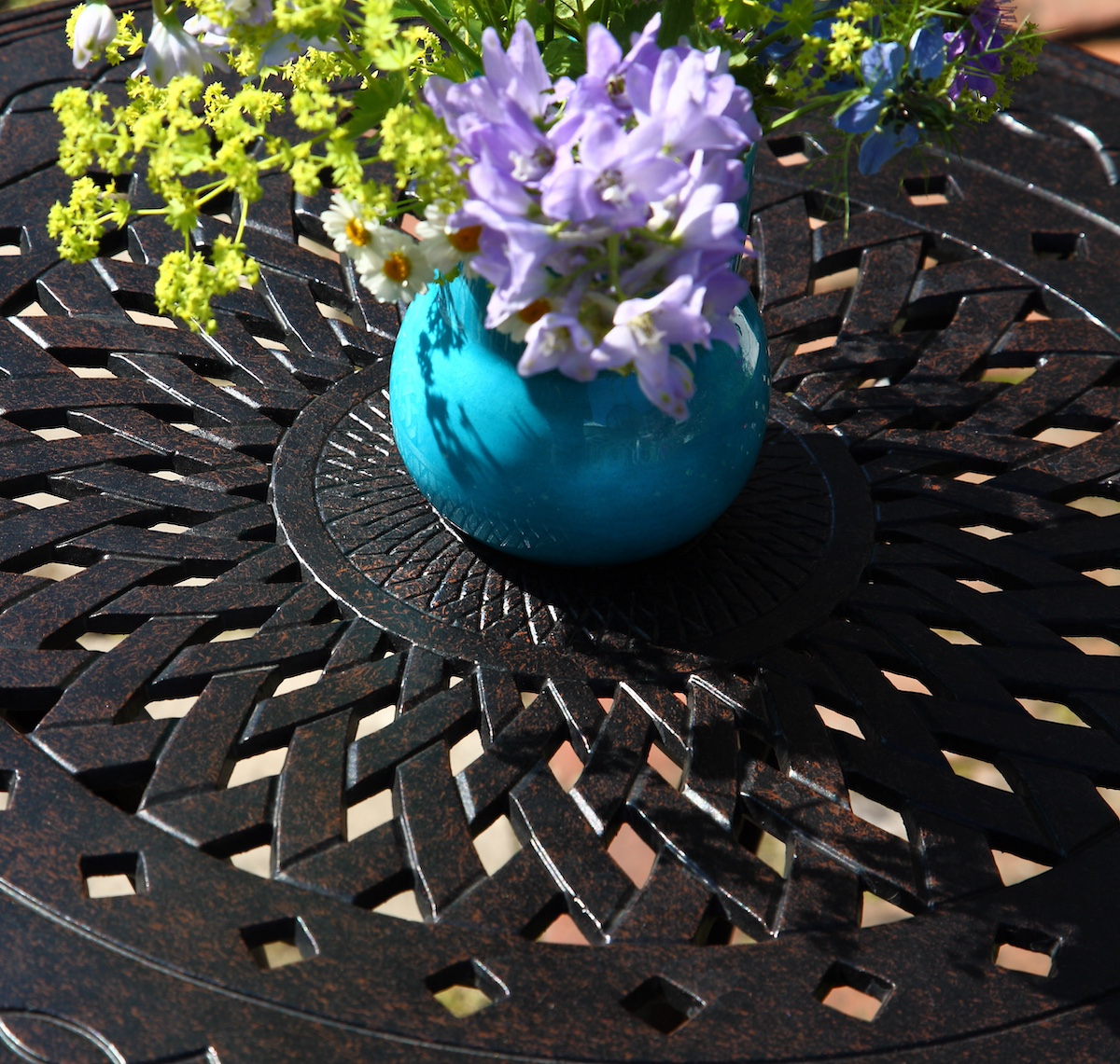 Get your cast aluminium garden furniture ready in 10-steps | 10. Style