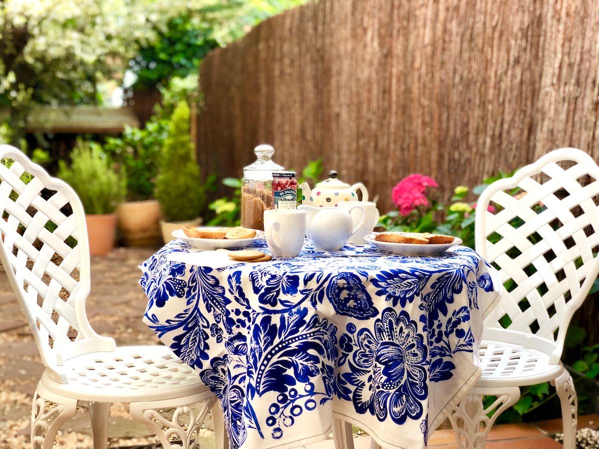 How to make a garden tablecloth