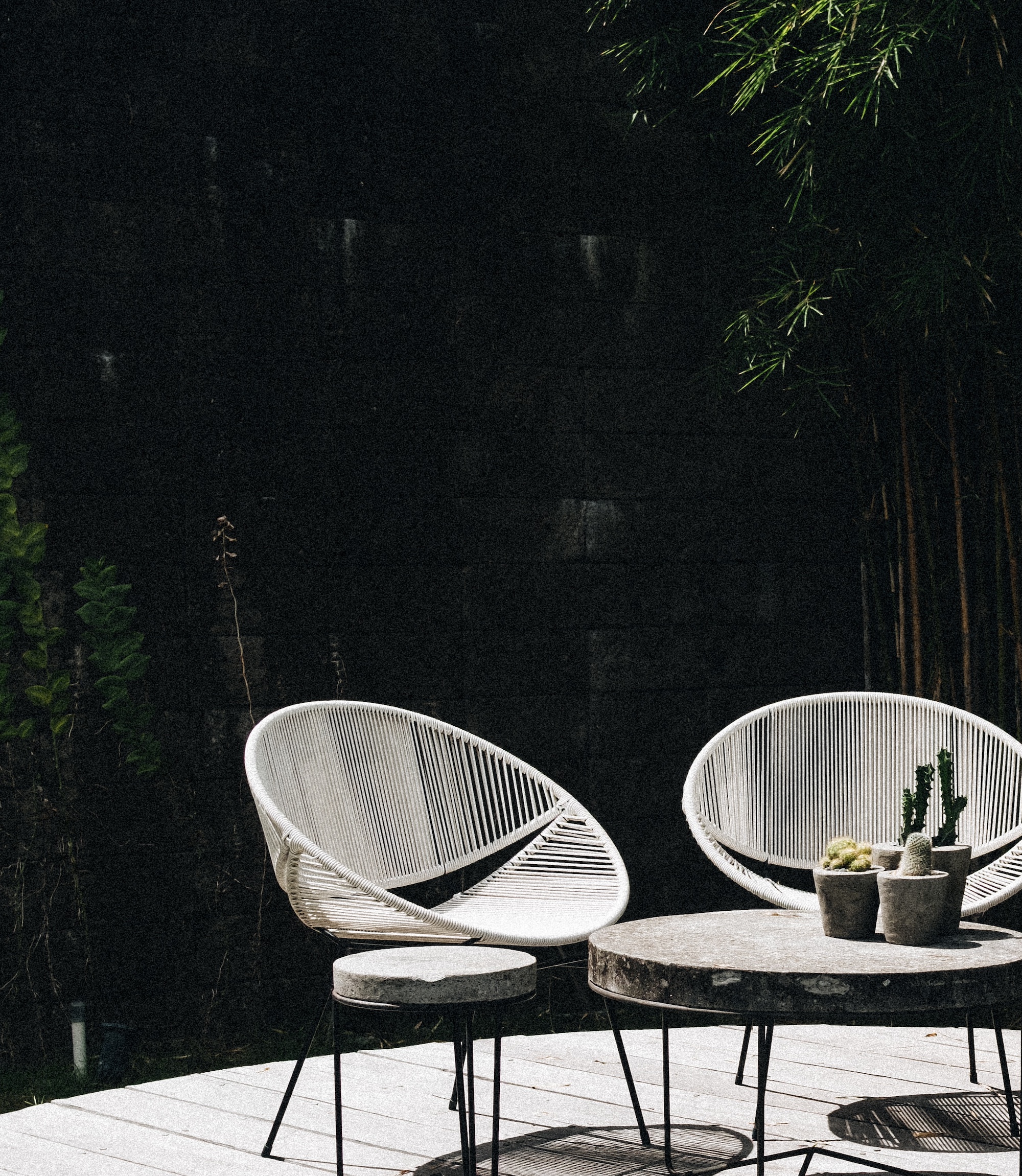 What are the different styles of patio furniture in the UK?