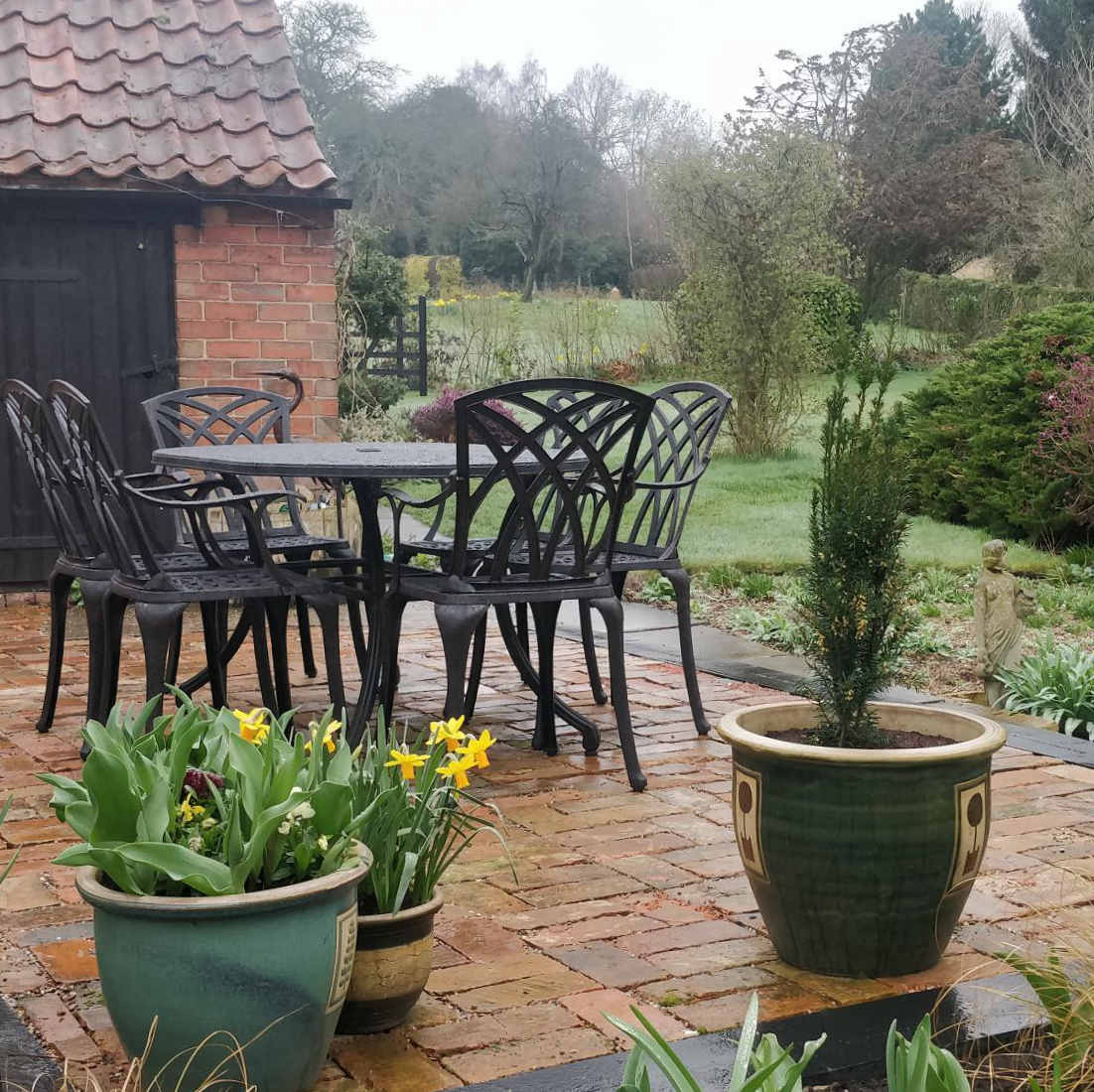 Protect our metal garden furniture from rain