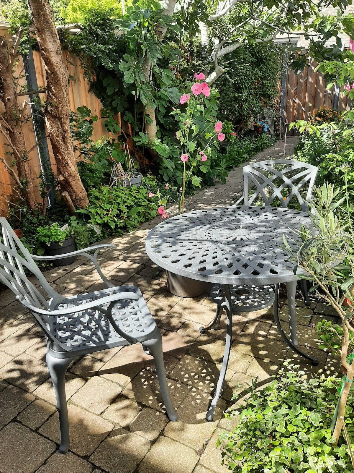 Mia garden table with 2 x April garden chairs