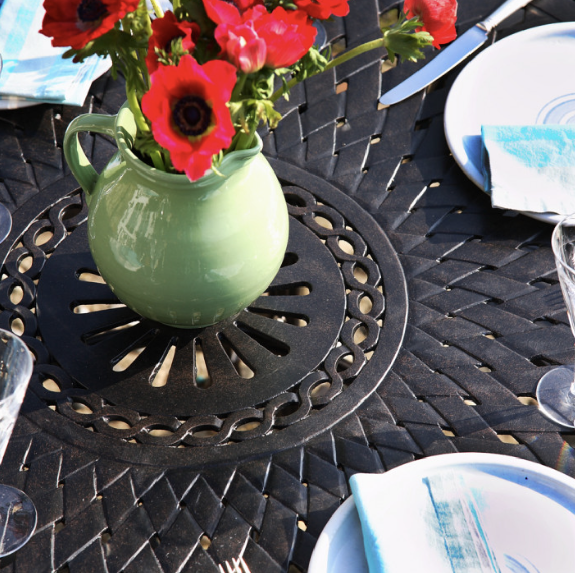How to style round garden tables