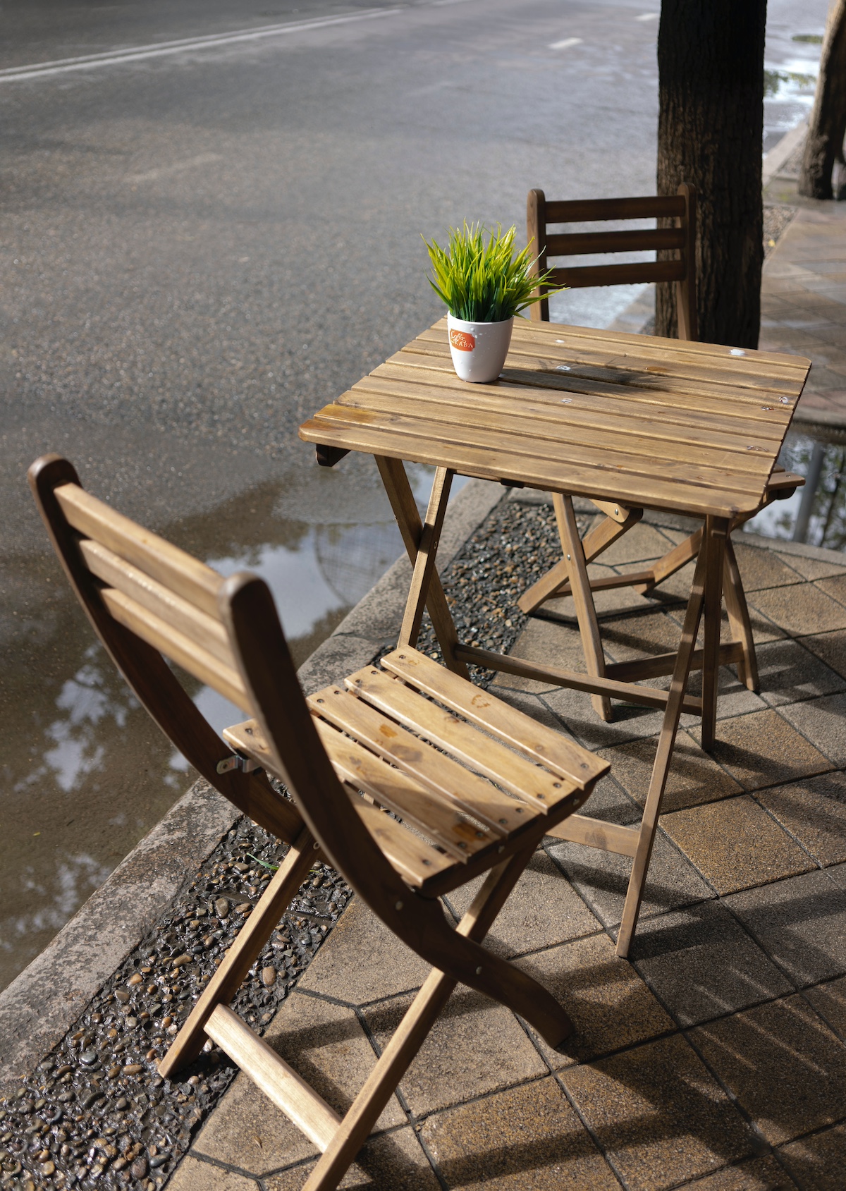 Why it’s important to purchase garden furniture made with durable wood 