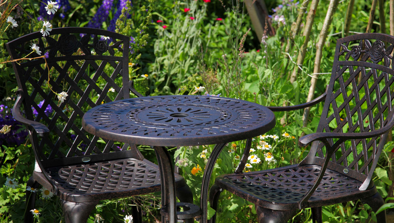 How To Keep Your Metal Garden Furniture, What Paint To Use For Metal Garden Furniture