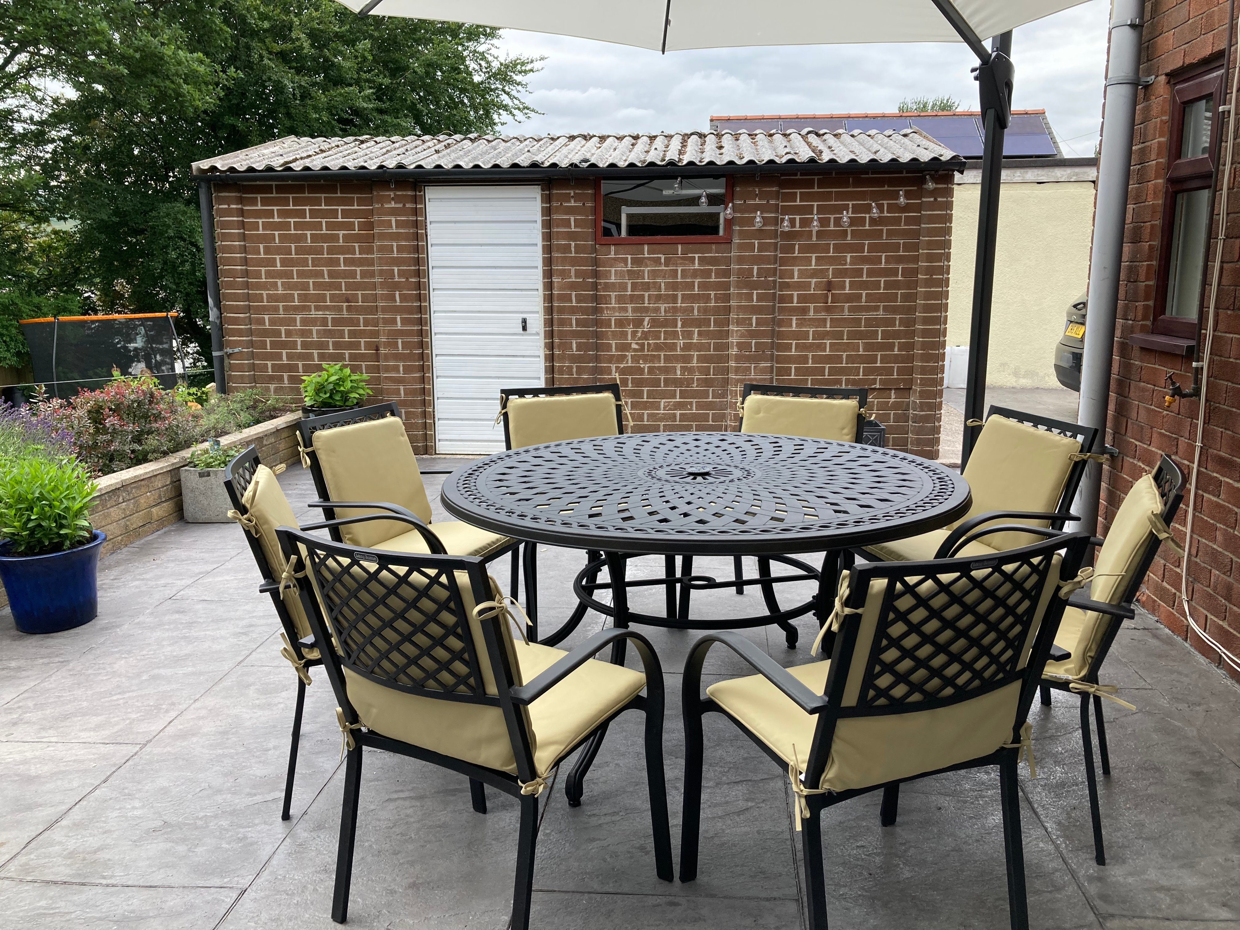 8 Seater Frances Round Garden Dining Tables