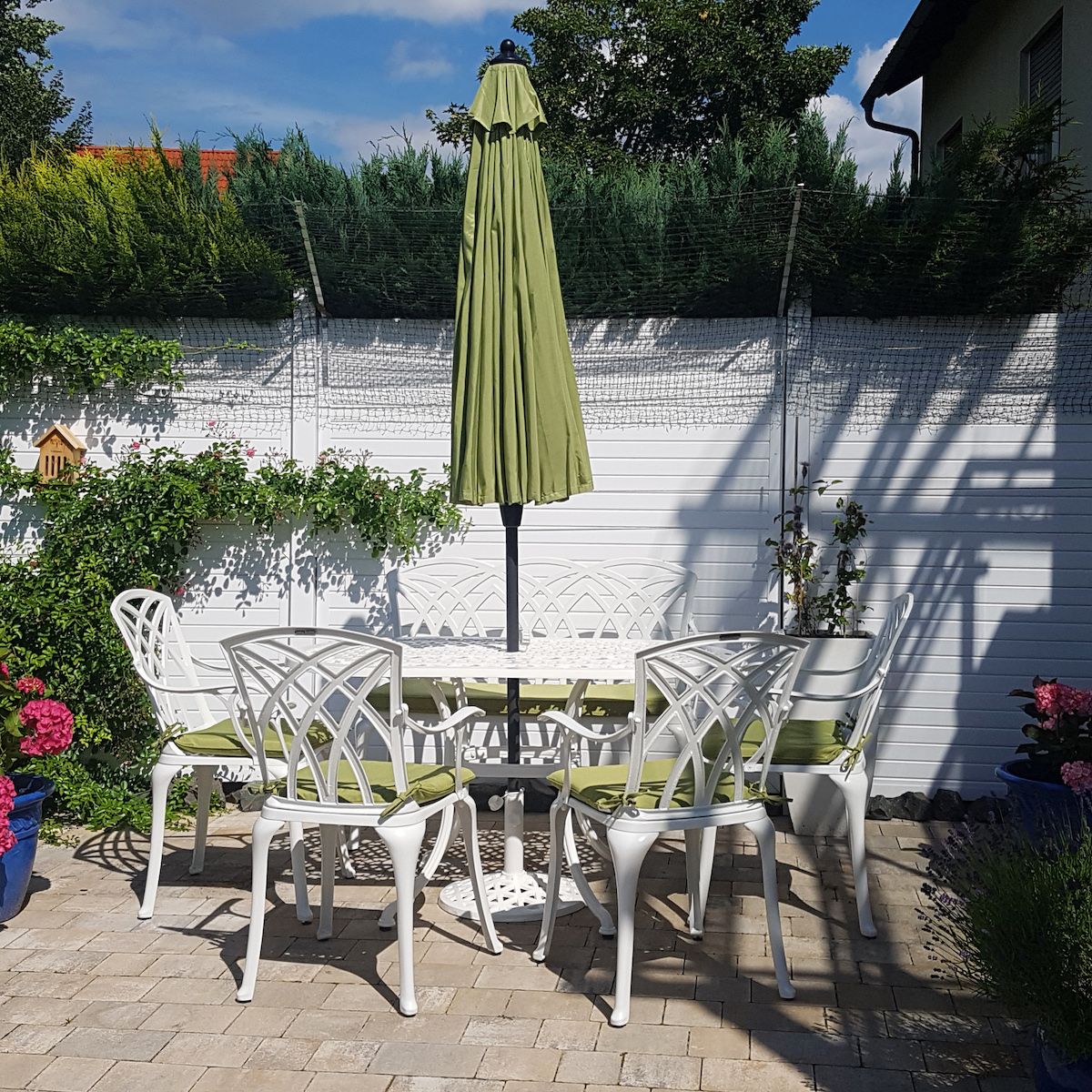 Protect our metal garden furniture from the sun