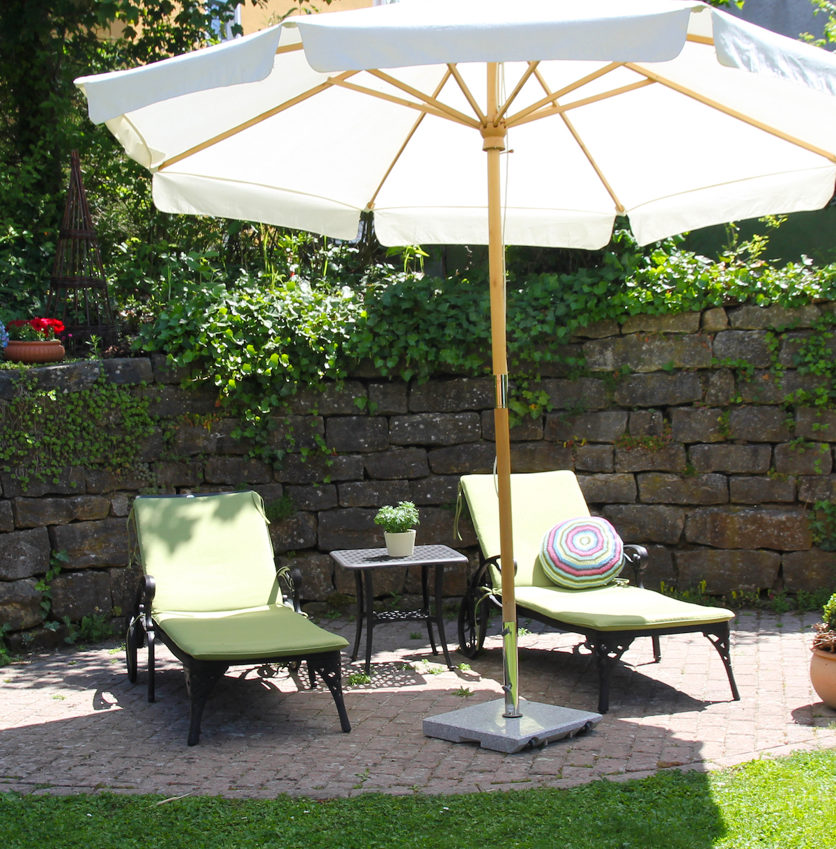 Which type or style of outdoor furniture set is the best value for money - Garden Loungers