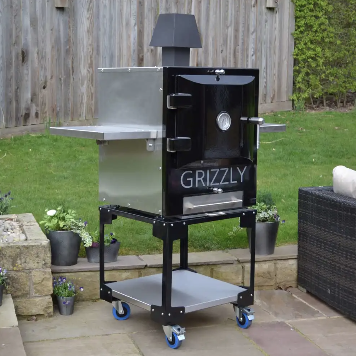 Vulcanus Outdoor Oven in Black from Lazy Susan